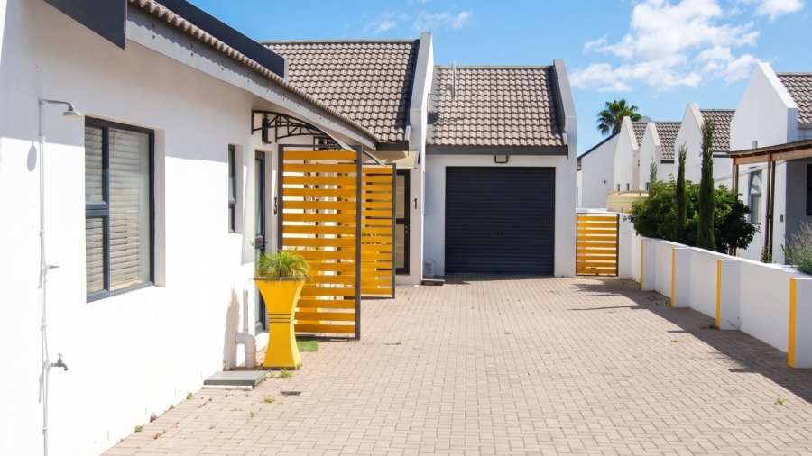 To Let 3 Bedroom Property for Rent in Golden Mile Western Cape